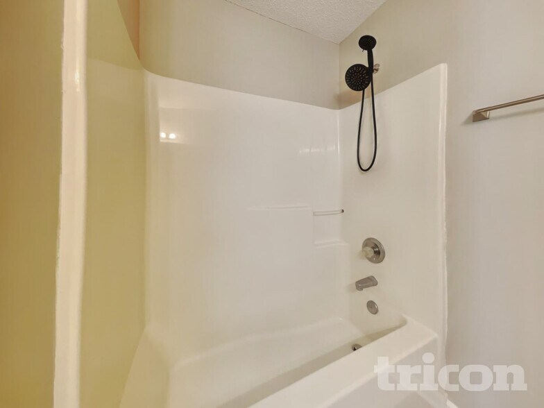 Building Photo - 5169 Parkerwood Dr