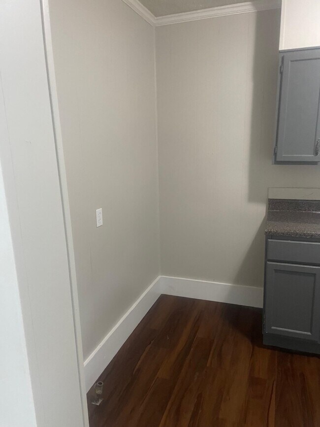 Building Photo - 804 Columbia St