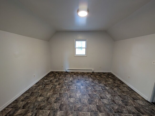 Building Photo - 516 10th St
