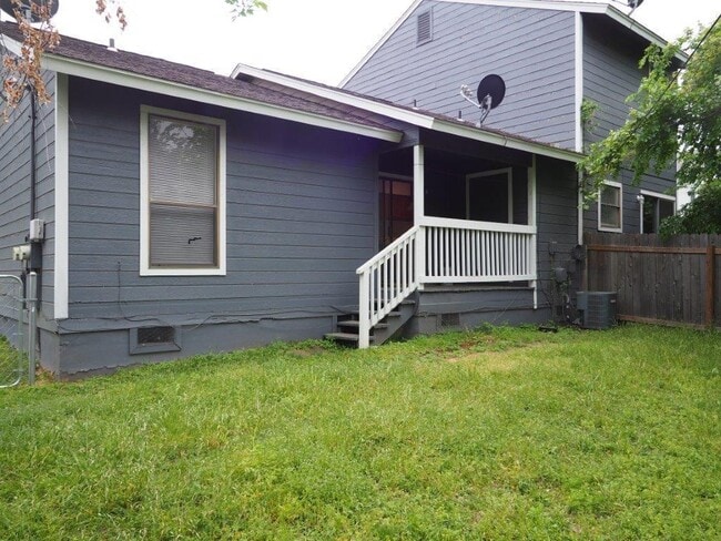 Building Photo - 124 Hillside Dr