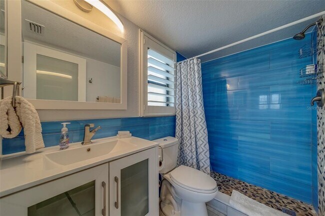 Building Photo - 11650 Capri Cir S