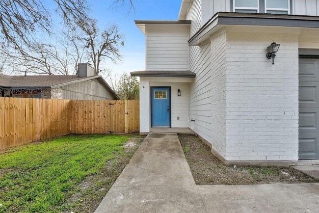 Building Photo - 5205 2 Iron St