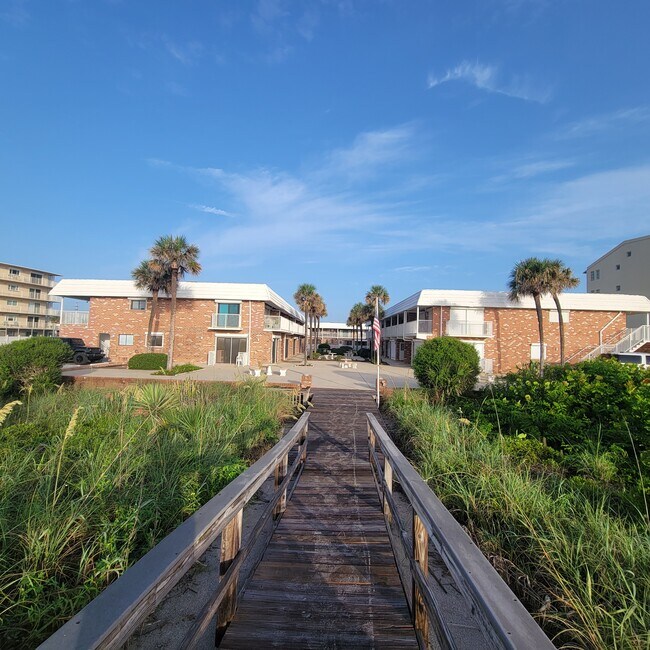 Building Photo - 5000 Ocean Beach Blvd