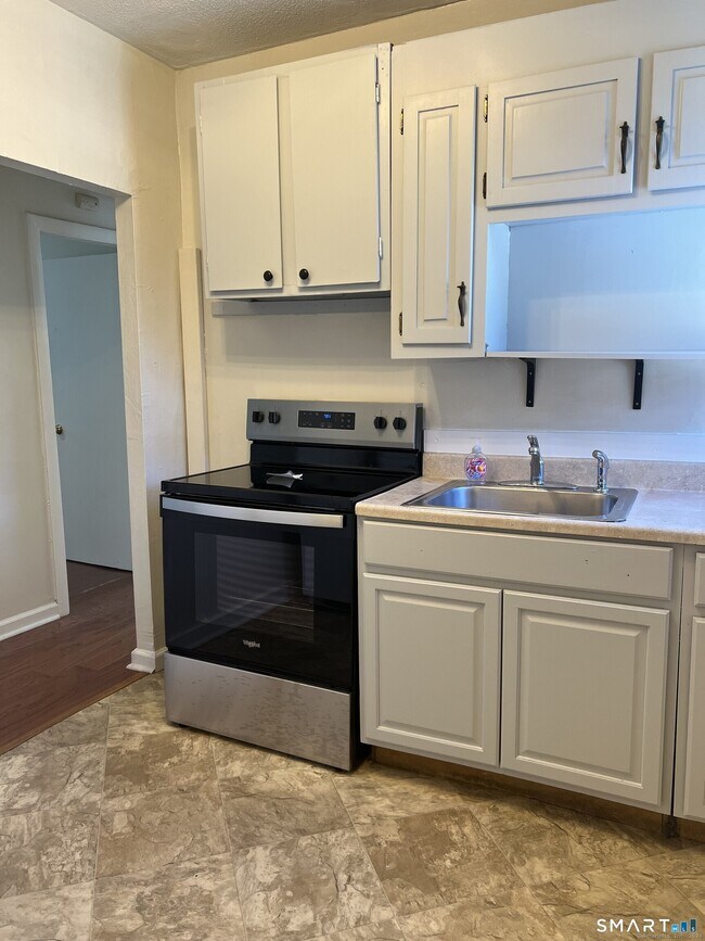 Building Photo - 97 Green St