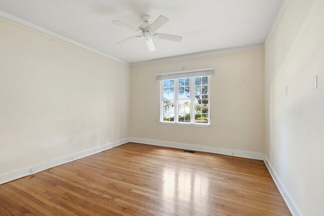 Building Photo - 3319 Pine St