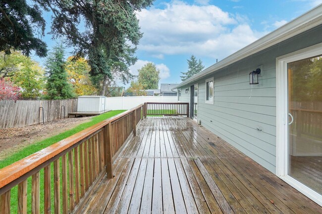 Building Photo - Living & Family Room! Freshly updated!