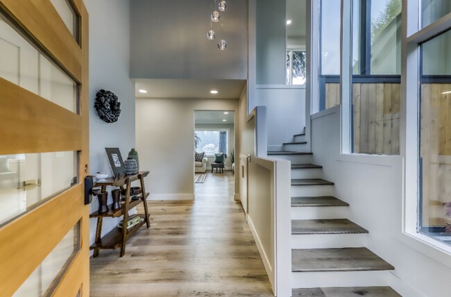 Building Photo - 1525 S Marine Dr