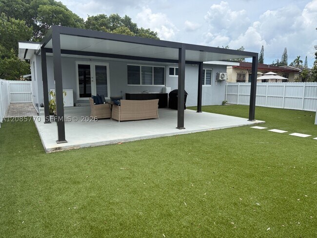 Building Photo - 630 SW 46th Ave