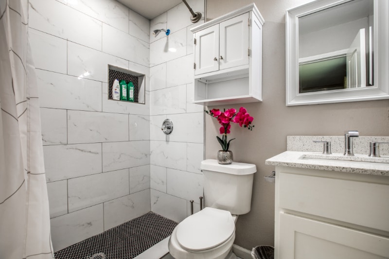 Building Photo - 831 Loganwood Ave