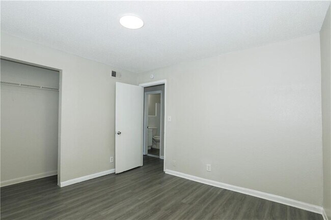 Building Photo - 2065 Alison Ct SW