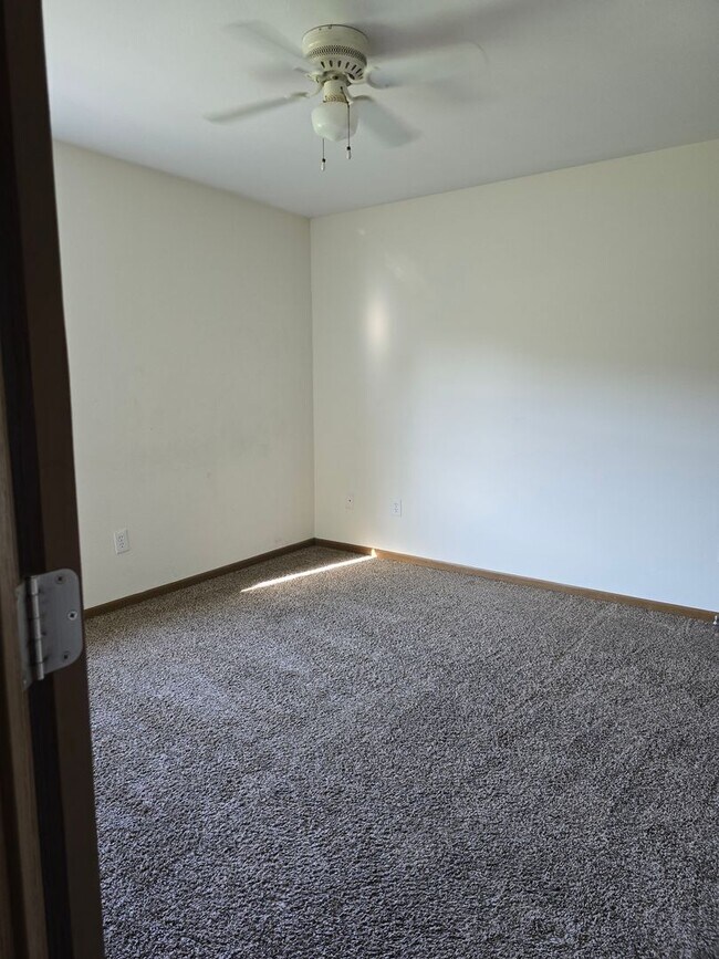 Building Photo - 5713-5715-5715 Canaveral Dr