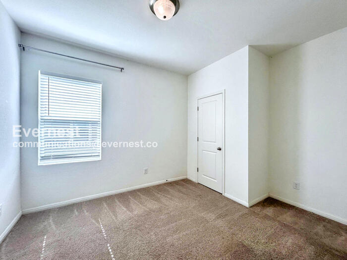 Building Photo - 400 Seneca Loop