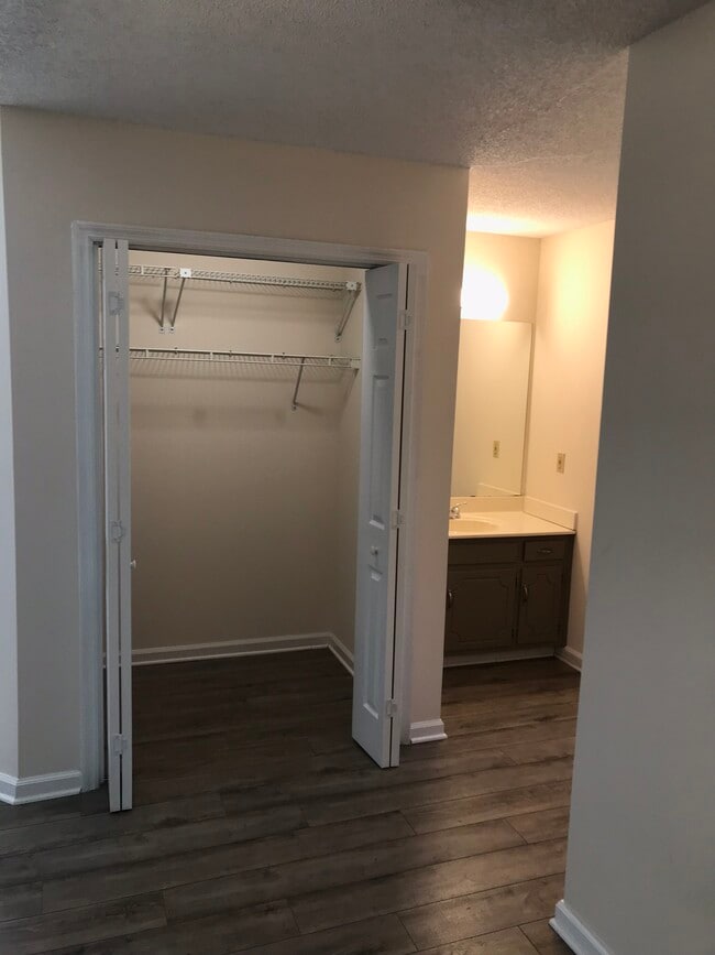Building Photo - 324 Yorkshire Cir