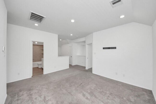 Building Photo - 24063 Hawthorn Lks Dr