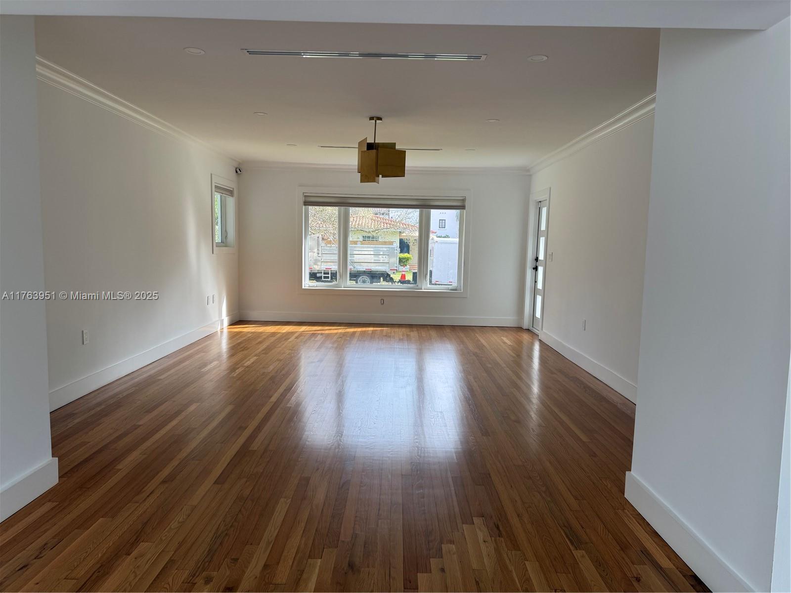 Building Photo - 547 Giralda Ave