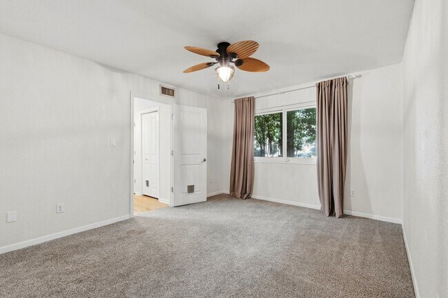 Building Photo - 507 NW 39th Rd
