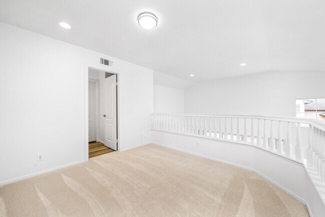 Building Photo - Newport Beach Townhome  for Lease