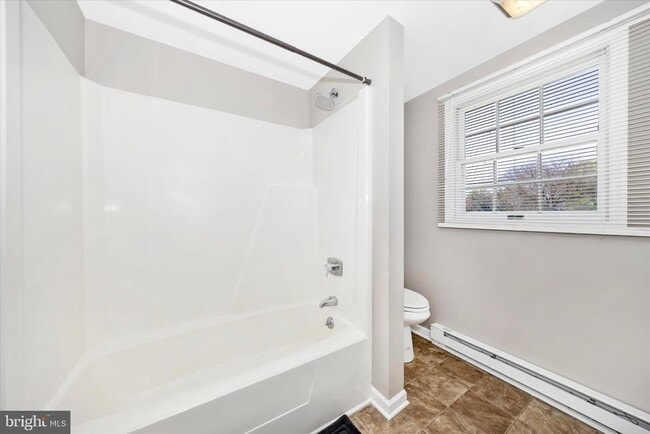 Building Photo - 1545 Tuscawilla Dr