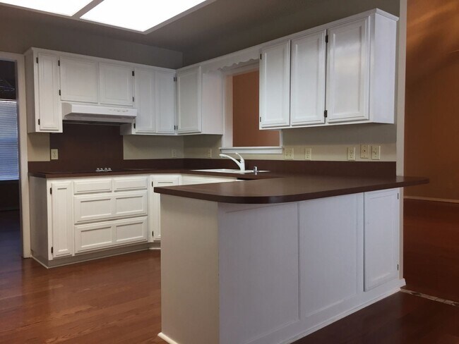 Building Photo - 2315 E Kantz Ln