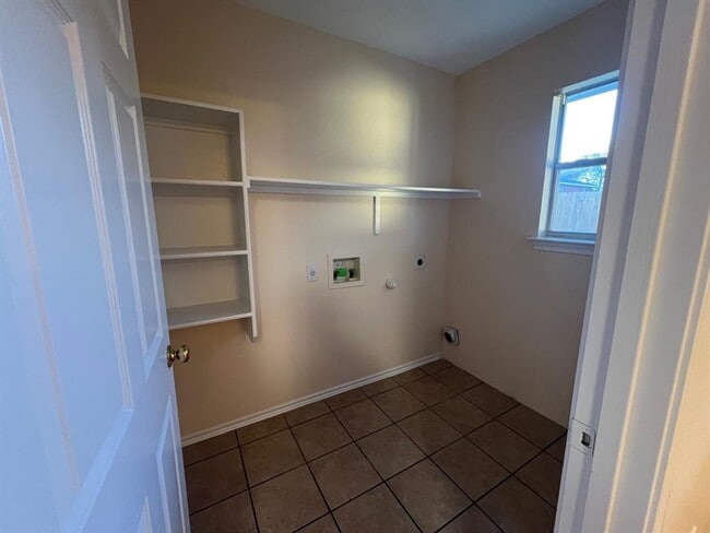 Building Photo - 120 Salado Dr