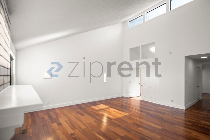 Building Photo - 1654 Sugarloaf Dr