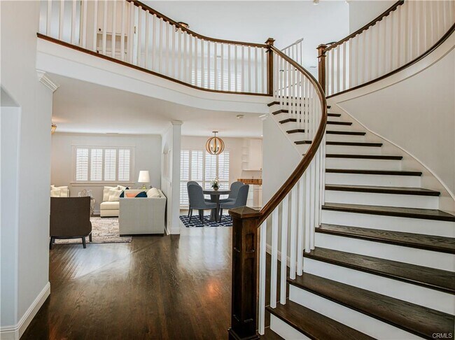 Building Photo - 824 17th St