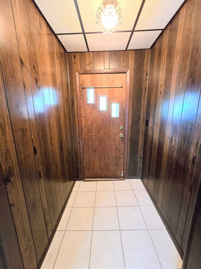 Building Photo - Charming 2-Bedroom Home with Fenced Yard, ...