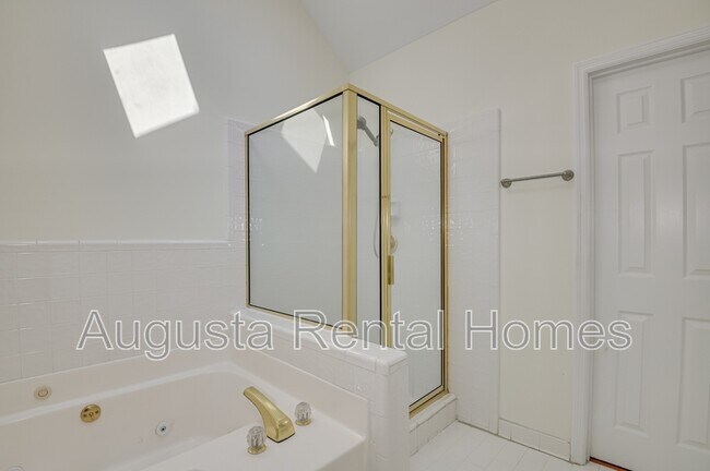 Building Photo - 4401 Pierwood Way