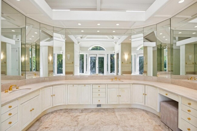 Building Photo - 39 Faxon Rd