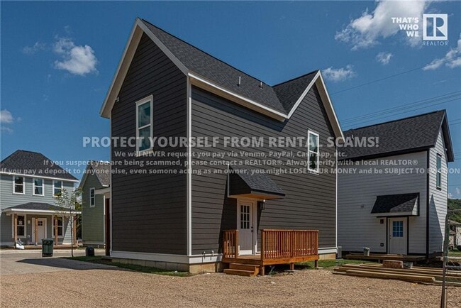 Building Photo - 1031 S Laramie Hts
