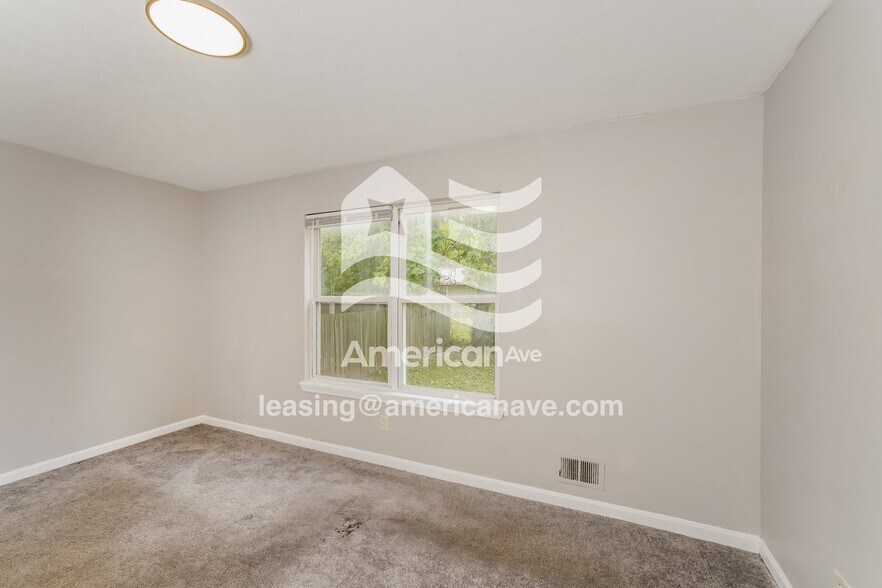 Building Photo - 2116 Griffiths Ave