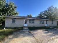 Building Photo - 431 SE 150 Rd