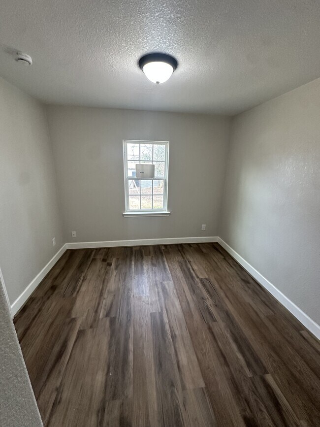 Building Photo - 1320 S 35th St