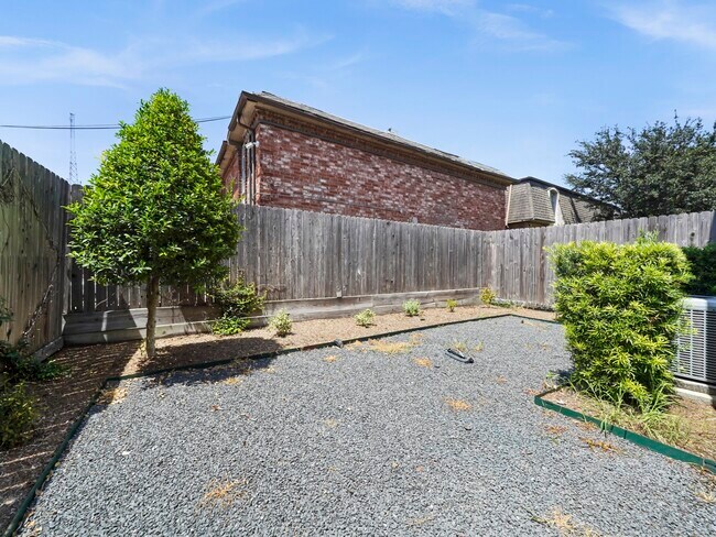 Building Photo - 9516 Cedarpost Square St