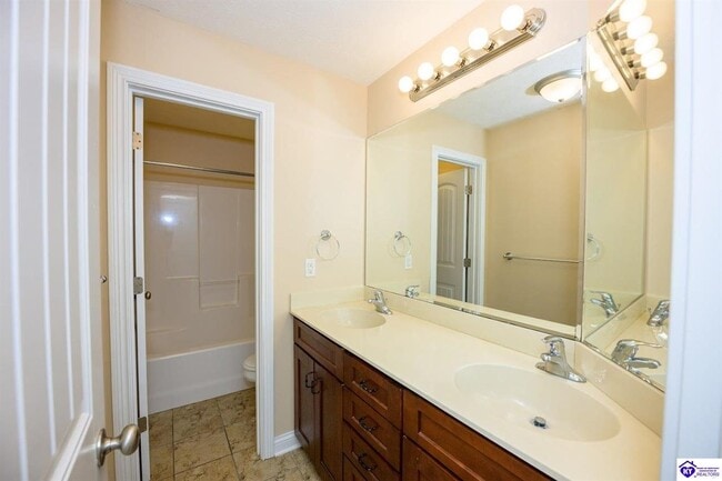 Building Photo - 114 W Mandarin Ct
