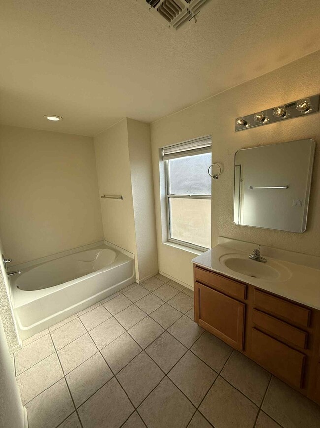 Building Photo - 13735 E Shadow Pines Ln