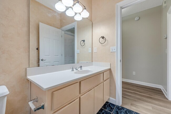 Building Photo - 114 Dana Pointe