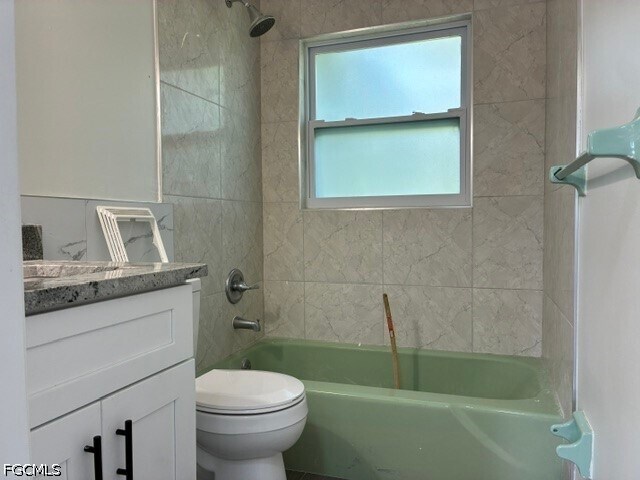 Building Photo - 913 Entrada Dr