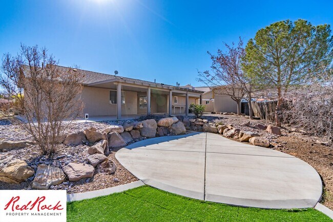 Building Photo - Spacious 3 Bedroom Single-Level Home in Bl...