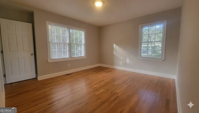 Building Photo - 854 Fayetteville Rd SE