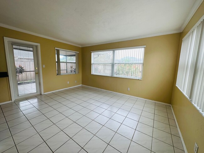 Building Photo - Spacious 2 Bedroom 2 Bathroom Seminole Home with Yard