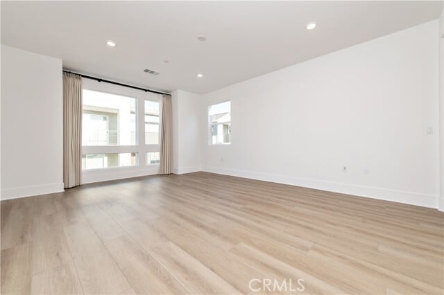 Building Photo - 246 Sora