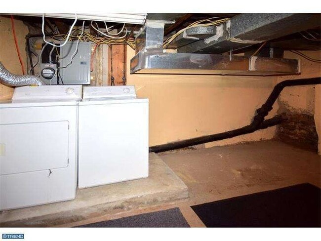 Building Photo - 1634 Waverly St