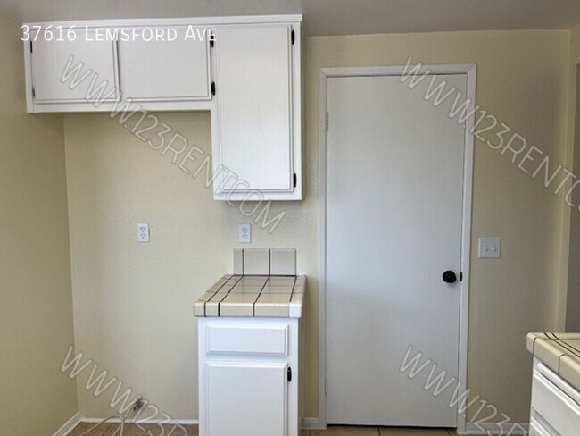 Building Photo - 37616 Lemsford Ave