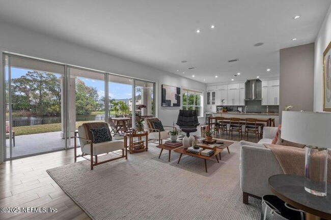 Building Photo - 528 S Sea Lake Ln