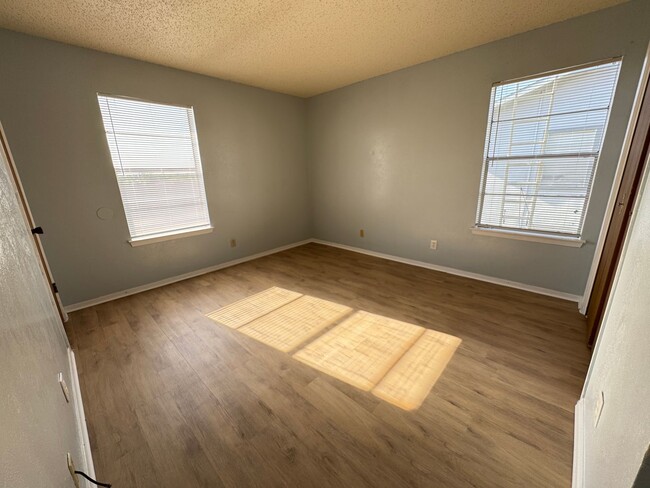 Building Photo - 1313 Quail Cir