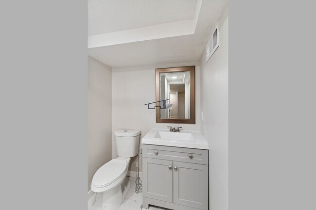 Building Photo - Updated North Ogden 4 Bedroom 2 Bathroom Home!