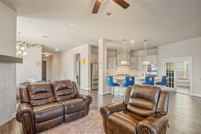 Building Photo - 4301 Meadow Hawk Dr