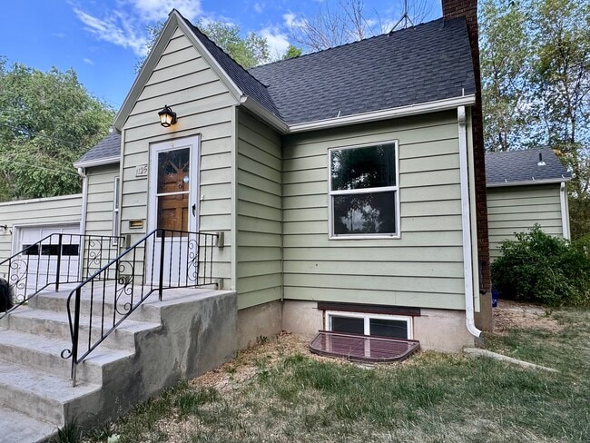 Building Photo - 1125 E Benton St