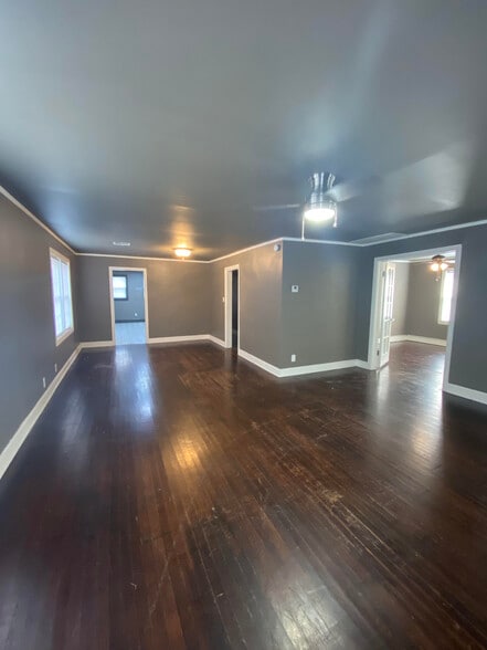 Building Photo - 1243 S Columbia Ave